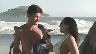 Kratkokosa blijeda maserka MILFie koja privlači poglede trza i siše alat seks porno movie
