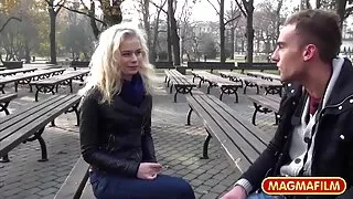 Ogromne drolje s grudima se gadno jebaju u FFM videu utroje www seks xxx