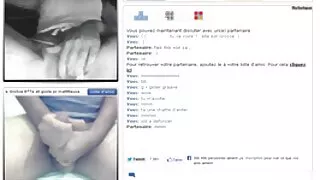 Zrela žena s dlakavom školjkom jebe se prstom u porno na seoski nacin sparnom lezbijskom seksu