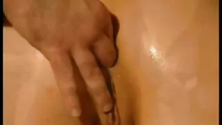 Sretna japanska dama kratke kose skida se i pokazuje film porno sex xxx sise i macu
