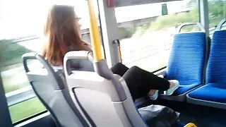 Kanadska juggy biker kuja Vyxen Steel popuši na lesbian seks film otvorenom i povali usred bijela dana