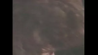 Brineta amaterka s lijepom guzom želi da je jebe misionarski seks wideo porno na krevetu na kat
