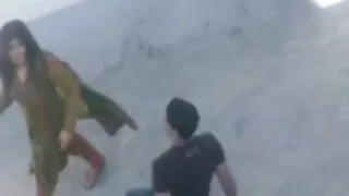 Ružnu azijsku parasız porno film blijedu brinetu s velikom zadnjicom crnac jebe psić