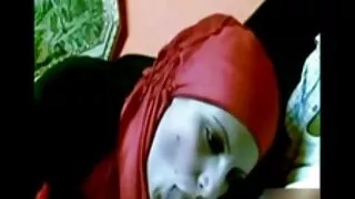 Fleksibilne sportske brinete koriste seks igračke sex film hentai za bušenje pička na lopti za teretanu