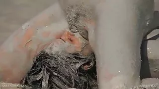 Mršava brineta djevojka s lisicama na rukama misionarski jebena u macu sex film porno video