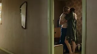Prsata plavokosa tinejdžerka snima cumshotove na obrijanim film seks porno pazusima