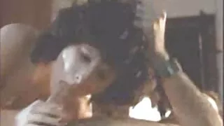 Sjajna prsata seks porno wideo bludnica Sara Hide igra se sa svojim vrčevima prije žestokog seksa