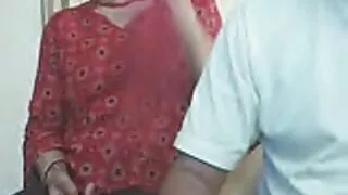 Grdna crnka nimfokinja raširi noge dovoljno široko da bude filmi pro seks analfucked mish