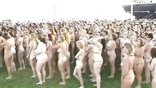 Sjajna kovrčava beba Kimber Day solo masturbira snažnim film erotika seks vibratorom
