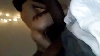 Bučna brineta Kacie James masturbira sex film hentai u spavaćoj sobi