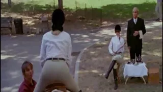Prljava euro kurva uzima dva masivna penis u obje rupe za domaci seksi film jebanje
