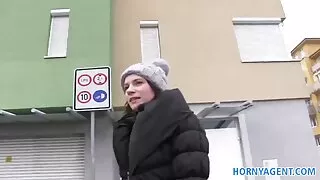 Seks sex film turk na licu sa straponom za nezasitnu i vruću kanadsku piletinu Peaches Gold