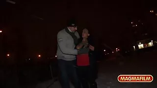 Jenni Lee dijeli jedan kurac sa seksi porni film svojom djevojkom