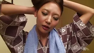 Prljava seksi brineta Lucy Lee daje sve od tam seks film sebe dok duboko grli