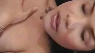 Napaljena azijska mama u maski duboko sisa jaja za seks filmi 2019 kurac