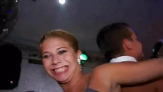 Ludi od rogova frajer tretira zavezanu plavušinu grupni seks film mokru macu s nekim BDSM stvarima