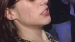 Debeljuškasta kinky sex film mama i prsata tranny uživaju u predigri s djetešcem u troje