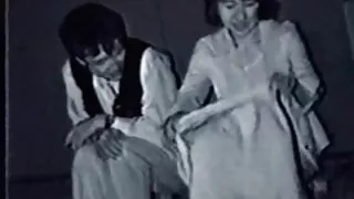 Crnka kurva porno film romantik šakama hvata svoj ugriz i jebe zadnjicu bejzbol palicom