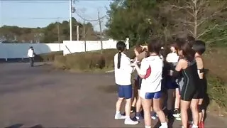 Zapanjujuća dugonoga plavokosa beba pozira gola sex filmi xxx i solo na kameri