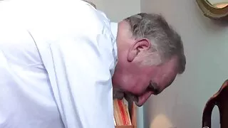 Kurva plavokosa kuja Erica Fontes radi besplatni seks film analni i drlja nogu