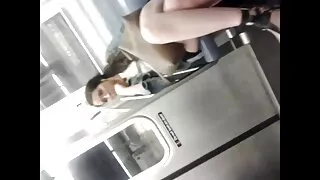 Klasične nimfosice svijetle i crne kose daju solidno dvostruko pušenje seks gay film
