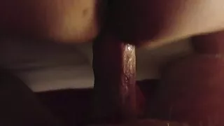 Prsata tetovirana plavuša grubo je udarila svoju mokru mačku u 69 sex porno pseću pozu