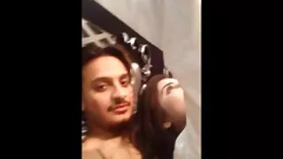 Studentica kratke kose iz Japana trlja klitoris kroz hd sex porno anal gaćice