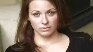 Revna vitka plavuša riješi se traperica kako bi hülya kocyigit sex filmi se pohvalila svojom sitnom slatkom guzicom