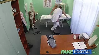 Hipnotizirajuća milfica Ryan Keely dobiva sex fi puna usta sperme nakon jebanja u sise i kurca