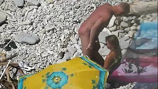 Štreberska seksi darmowe retro filmy porno azijska brineta kleči kako bi popušila BBC-ju