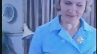 Ružna sitna crnka nimfokinja sexpornofilm se tušira i stimulira mačku